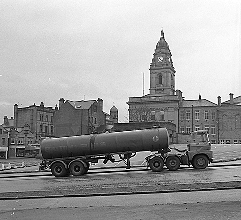 January 1974: Morley Town Hall before the building of the old people’s flats in Queensway.